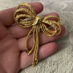 🐮Vintage Casual corner gold bow brooch🐮